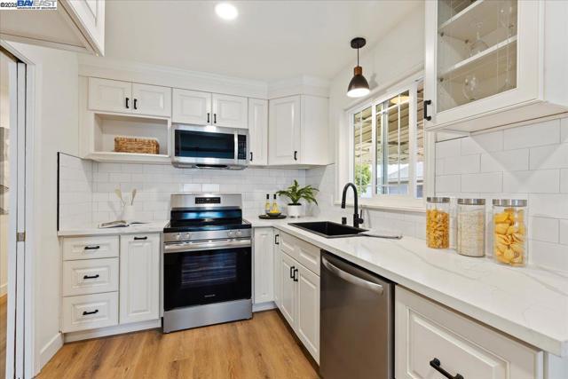 19678 Bernal Street, Castro Valley CA: https://media.crmls.org/mediaz/e9efb12f-c1ae-4186-a73c-49b287e322fe.jpg