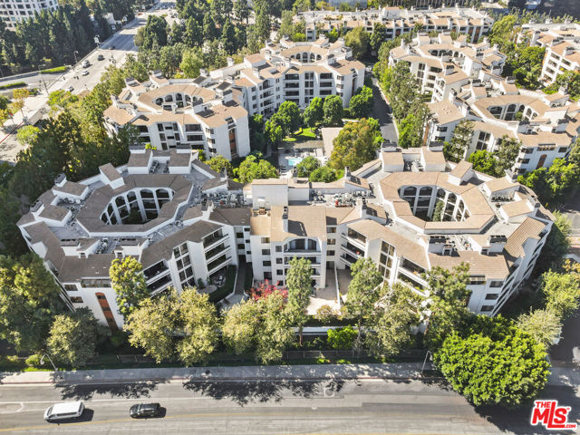 2102 Century Park Lane, Los Angeles CA: https://media.crmls.org/mediaz/e9efdbf6-bb6f-4f09-b712-288272b34767.jpg