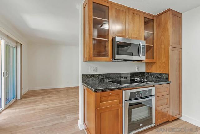 8521 Villa La Jolla Drive, La Jolla CA: https://media.crmls.org/mediaz/e9efe062-2d71-4f20-a9ad-8bc0aa4a8af2.jpg