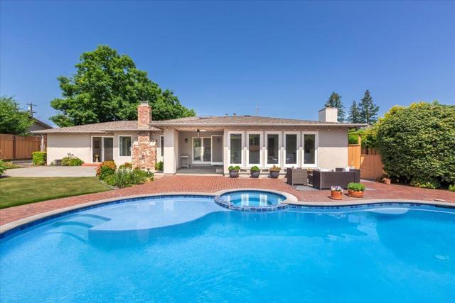 539 Los Ninos Way, Los Altos CA: https://media.crmls.org/mediaz/e9f03d06-e26b-4db8-b8a2-cd1d86630543.jpg