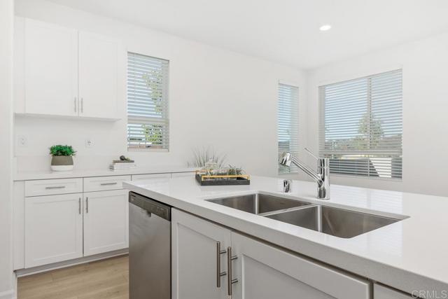 Detail Gallery Image 14 of 41 For 1047 Arrowood Trail, Vista,  CA 92081 - 3 Beds | 2/1 Baths