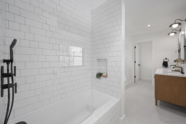4223 Middlesex Dr, San Diego CA: https://media.crmls.org/mediaz/e9f0fdae-71c9-44d4-9df7-8ea4ca720a48.jpg