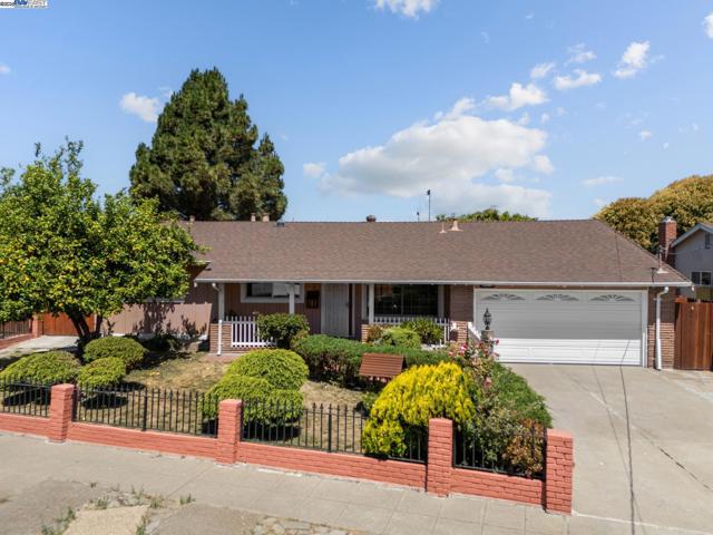 2435 Catalpa Way, Hayward CA: https://media.crmls.org/mediaz/e9f0fdb0-37d2-42f1-af75-9ff222935db1.jpg