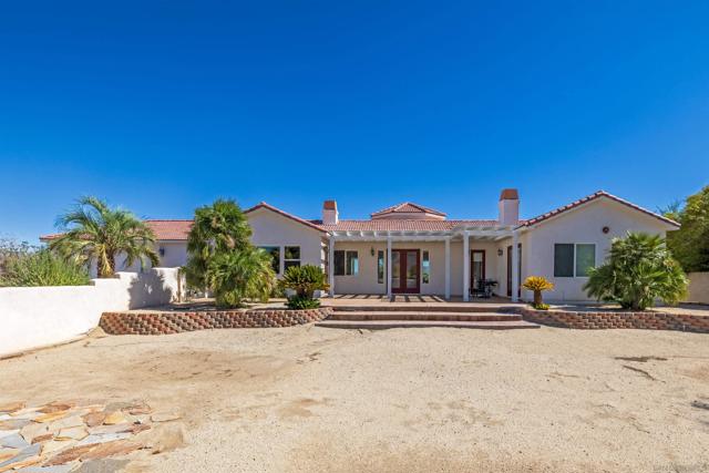 341 Ocotillo Cir, Borrego Springs CA: https://media.crmls.org/mediaz/e9f24e42-9ca7-418b-b063-0ffbf114a860.jpg