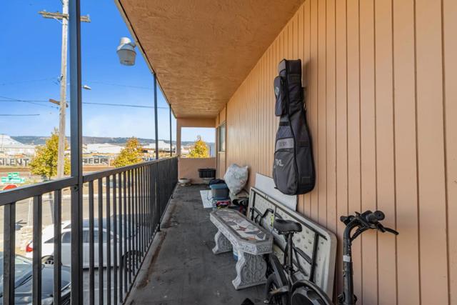 748 Clara Street, Oakland CA: https://media.crmls.org/mediaz/e9f2ad6e-aff3-4e4f-b885-64ff415f6e9f.jpg