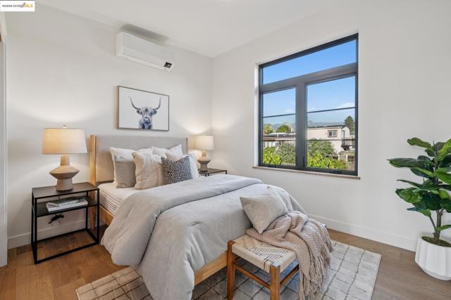 1516 Blake St, Berkeley CA: https://media.crmls.org/mediaz/e9f31392-39ad-4ae9-b4d8-4165c56809af.jpg