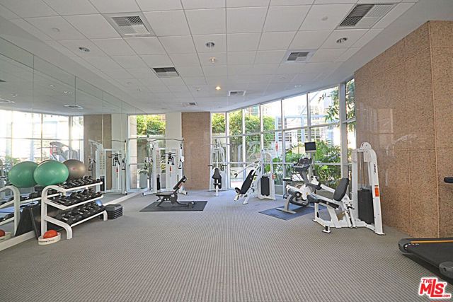 801 S Grand Avenue, Los Angeles CA: https://media.crmls.org/mediaz/e9f35063-fd71-4520-9ff9-6b363b646bdc.jpg