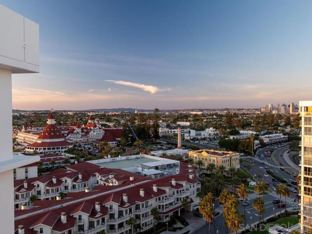 1720 Avenida del Mundo, Coronado CA: https://media.crmls.org/mediaz/e9f365b7-b7e2-4d43-b319-791e3665dbe9.jpg