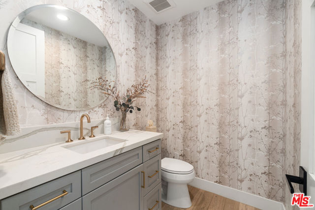 Image 18 of 39 For 11813 Woodbine Avenue