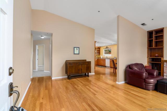 9919 Sorrel Ave, Lakeside CA: https://media.crmls.org/mediaz/e9f3956e-7ba5-4c4e-aca9-908e2db819cd.jpg
