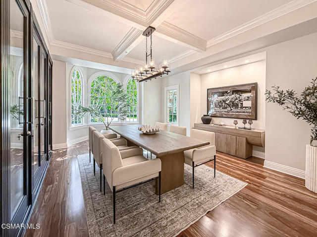 581 Lakeview Canyon Road, Westlake Village CA: https://media.crmls.org/mediaz/e9f3af51-8322-493a-add4-1caf32984a72.jpg