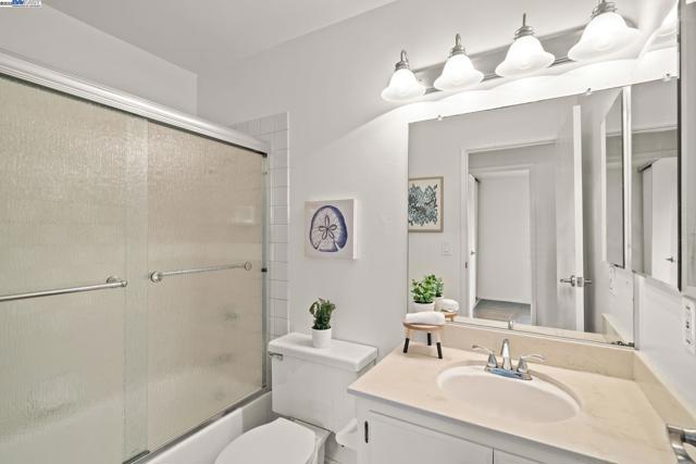 2935 Pine Valley Rd, San Ramon CA: https://media.crmls.org/mediaz/e9f3c197-c490-4f04-94dc-0e5e5a74cda2.jpg
