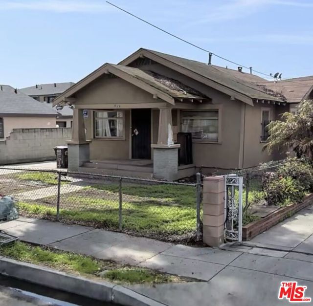 517 North Poinsettia Avenue