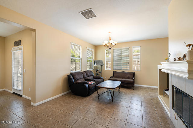 2918 Estilita Way, Simi Valley CA: https://media.crmls.org/mediaz/e9f4737a-c017-4658-8ea4-f0fd0cab38d8.jpg