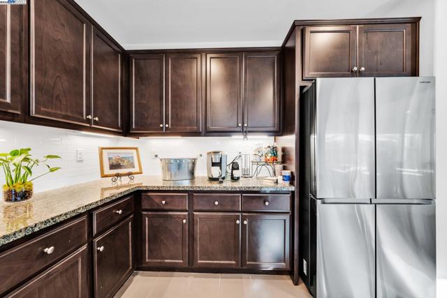 2305 Augusta Ave, Tracy CA: https://media.crmls.org/mediaz/e9f4b1e5-57c9-447e-ae33-abc3ddd8ecbe.jpg