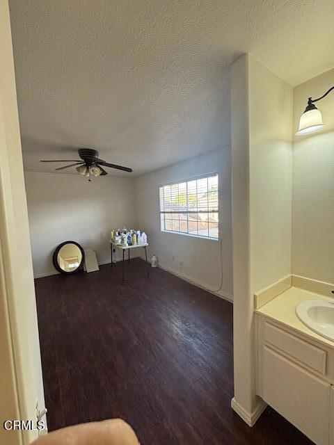 Detail Gallery Image 16 of 26 For 2041 Blackberry Cir, Oxnard,  CA 93036 - 2 Beds | 2 Baths