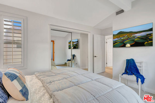 6438 Lunita Road, Malibu CA: https://media.crmls.org/mediaz/e9f5c363-ef5c-4d66-9d28-e4ce2791497f.jpg