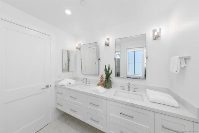 478 Orange Ave, Coronado CA: https://media.crmls.org/mediaz/e9f5f015-8e52-4709-9edd-6d7963bfea3e.jpg