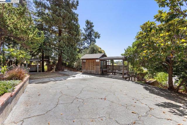 3491 Middleton Ave, Castro Valley CA: https://media.crmls.org/mediaz/e9f5fd22-306f-4491-9731-44c2fa721a12.jpg