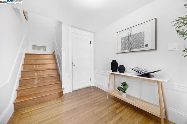 300 Somerset St, San Francisco CA: https://media.crmls.org/mediaz/e9f62fc8-4341-414c-836f-0698cd48981a.jpg