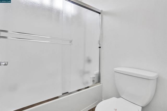 1186 Waverly Cir, Hercules CA: https://media.crmls.org/mediaz/e9f6c7f9-457e-49ba-baa8-9efa99ba1272.jpg