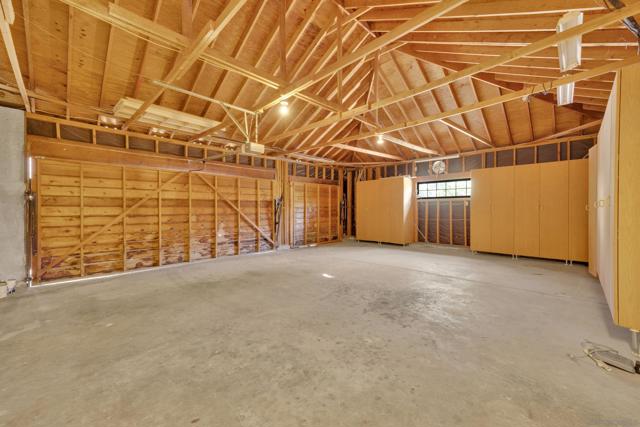 15235 Crestview Ct, Poway CA: https://media.crmls.org/mediaz/e9f723ad-e95c-4c47-9fa0-0a912801be4f.jpg