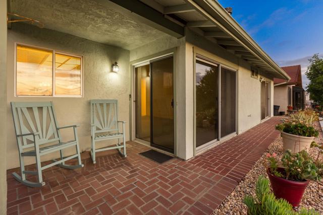 628 Via Santa Paulo, Vista CA: https://media.crmls.org/mediaz/e9f7692c-b191-4937-8d58-053ee524de4a.jpg