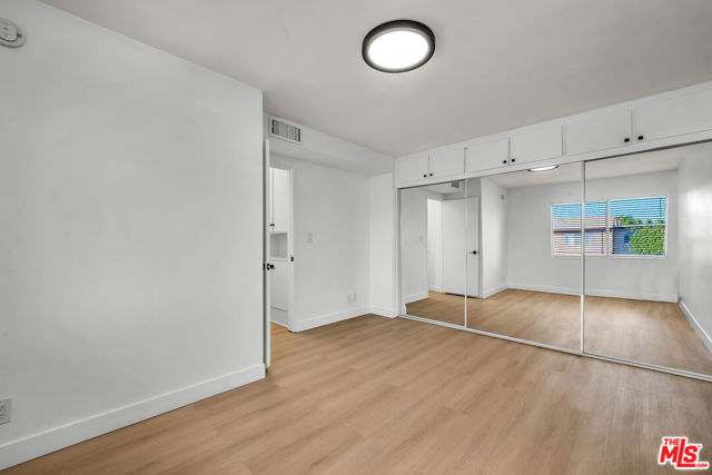 7301 Lennox Avenue, Van Nuys CA: https://media.crmls.org/mediaz/e9f76a42-1678-4241-8baa-aac88e9173cb.jpg