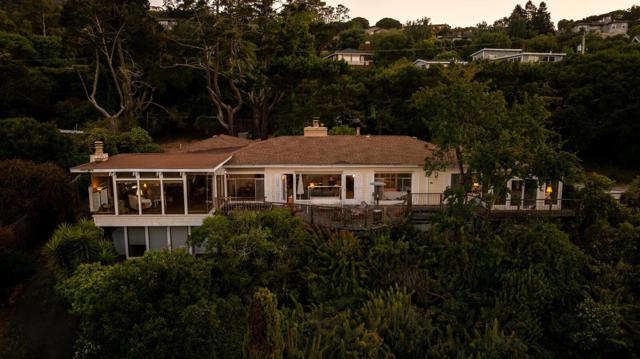 4980 Paradise Drive, Tiburon CA: https://media.crmls.org/mediaz/e9f7a2cc-1919-4b71-8230-6a78ae480857.jpg