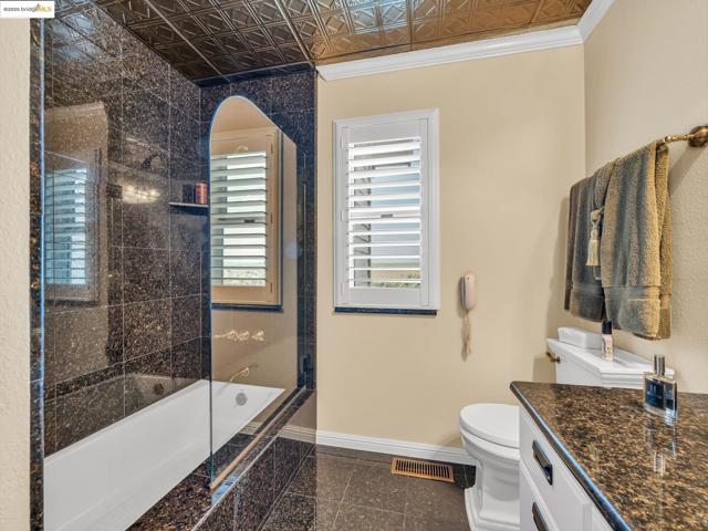 17035 TERMINOUS RD, Isleton CA: https://media.crmls.org/mediaz/e9f86cfb-8e19-46bd-8a1d-ee487a9aacf9.jpg