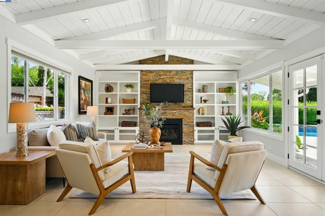 9658 Broadmoor Dr, San Ramon CA: https://media.crmls.org/mediaz/e9f8a89b-82b1-4cd4-8c86-f6f984efc0e3.jpg