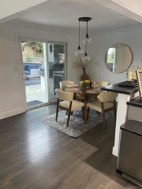 455 Glenncrest Dr, Solana Beach CA: https://media.crmls.org/mediaz/e9f983c1-44a9-45af-a449-87506459473a.jpg