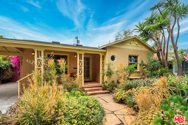 3761 Ashwood Avenue, Los Angeles CA: https://media.crmls.org/mediaz/e9f9a4fb-69d0-489b-8af7-1054e4199c81.jpg