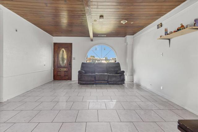 1238 Granada Avenue, Salinas CA: https://media.crmls.org/mediaz/e9f9a77c-3b4b-439f-a62f-d9142a37afd6.jpg