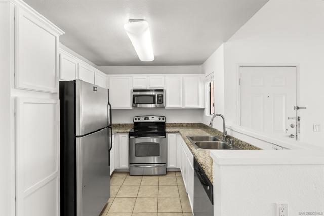 12191 Cuyamaca College Dr E, El Cajon CA: https://media.crmls.org/mediaz/e9f9d1c3-60f7-4b19-8009-b362966932d7.jpg