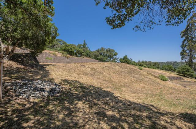 8734 Eagles Roost Road, Salinas CA: https://media.crmls.org/mediaz/e9fa15dc-5b21-43af-b767-5e1a3269e45e.jpg