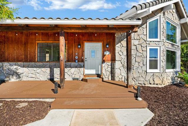 5955 Diablo Hills Road, Tres Pinos CA: https://media.crmls.org/mediaz/e9fa7d5b-674e-474f-8933-45e0ec25633e.jpg