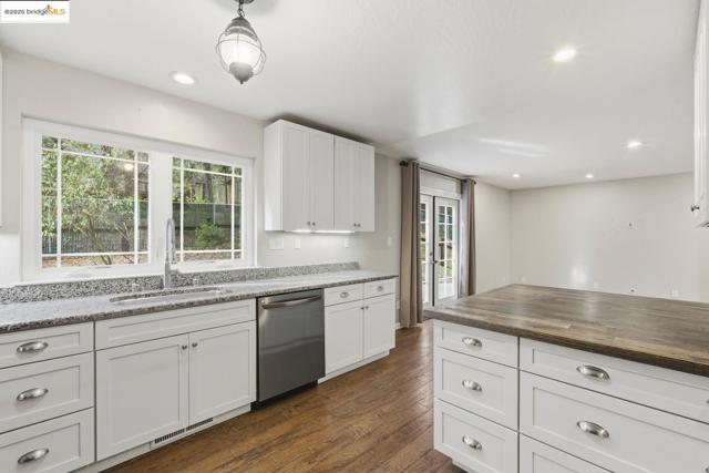 2136 Silver DR, Arnold CA: https://media.crmls.org/mediaz/e9fb7052-cdd9-4493-ab86-0e973d1fcf66.jpg