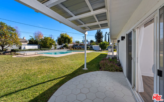 6228 Sale Avenue, Woodland Hills CA: https://media.crmls.org/mediaz/e9fb80f0-9936-45cf-af33-cc80156bc3c8.jpg