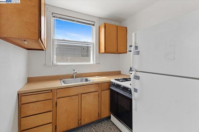 40 Acton St, Daly City CA: https://media.crmls.org/mediaz/e9fbe903-b6e9-40ff-aeb1-f95e75aaa169.jpg