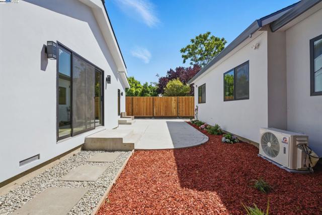 175 N Frances St, Sunnyvale CA: https://media.crmls.org/mediaz/e9fbefca-58b4-47dc-bb81-f6c9efa0db48.jpg