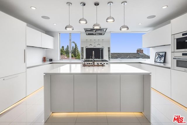 1377 Miller Place, Los Angeles CA: https://media.crmls.org/mediaz/e9fbf039-a463-4e4c-bf0c-5c953503092e.jpg