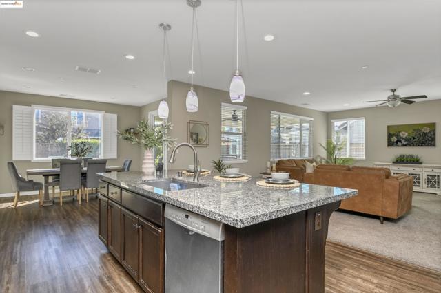 847 Dunmore St, Oakley CA: https://media.crmls.org/mediaz/e9fbf82d-beb1-4181-b3ae-505337e043b9.jpg