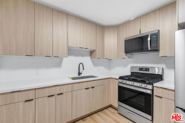 1333 Barry Avenue, Los Angeles CA: https://media.crmls.org/mediaz/e9fcaf85-86a0-418a-8a76-9c3fc34b778c.jpg