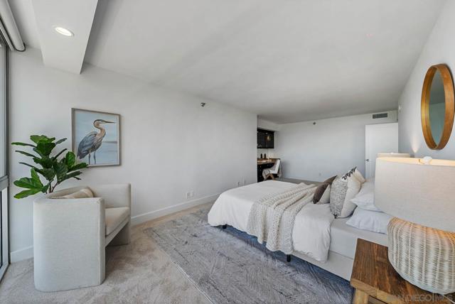 1810 Avenida Del Mundo, Coronado CA: https://media.crmls.org/mediaz/e9fcbeec-6be6-4844-9191-be361974cbe8.jpg