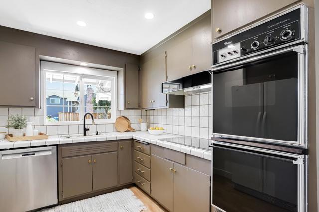 Image 11 of 29 For 3125 Warburton Avenue