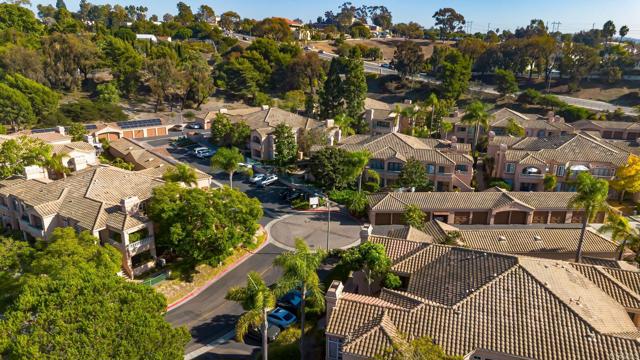 3575 Cameo Drive, Oceanside CA: https://media.crmls.org/mediaz/e9fd9d91-d8eb-4a9c-b8b7-2b8f9514f2f3.jpg