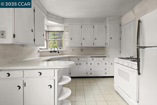 36 Vallecito Lane, Orinda CA: https://media.crmls.org/mediaz/e9fed39a-cd95-49a7-8201-35f3b447e150.jpg