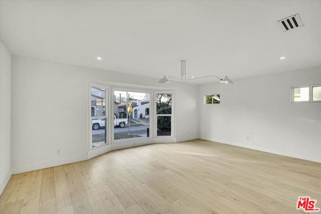 4122 S Bronson Avenue, Los Angeles CA: https://media.crmls.org/mediaz/e9fede2b-af8f-4ad8-af9c-74a6ad0b7a3b.jpg