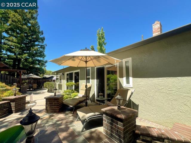 14 Mt Eden Pl, Clayton CA: https://media.crmls.org/mediaz/e9fef600-eeef-4428-8245-6501454415d9.jpg